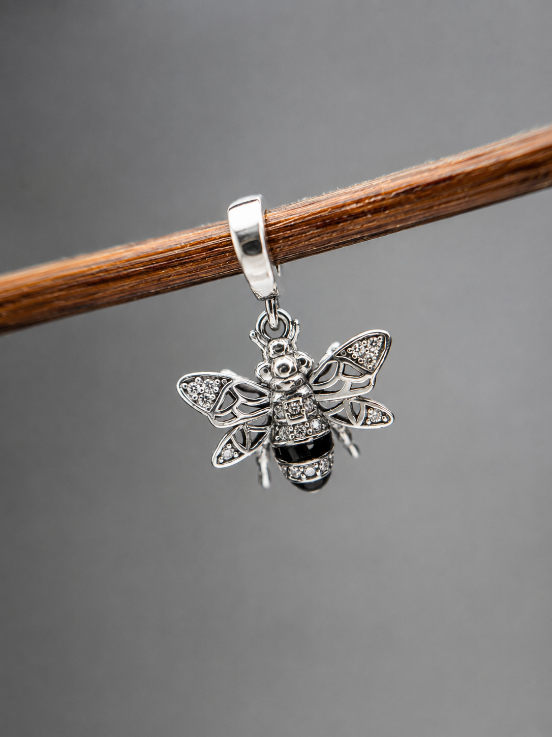 Charm Abeja