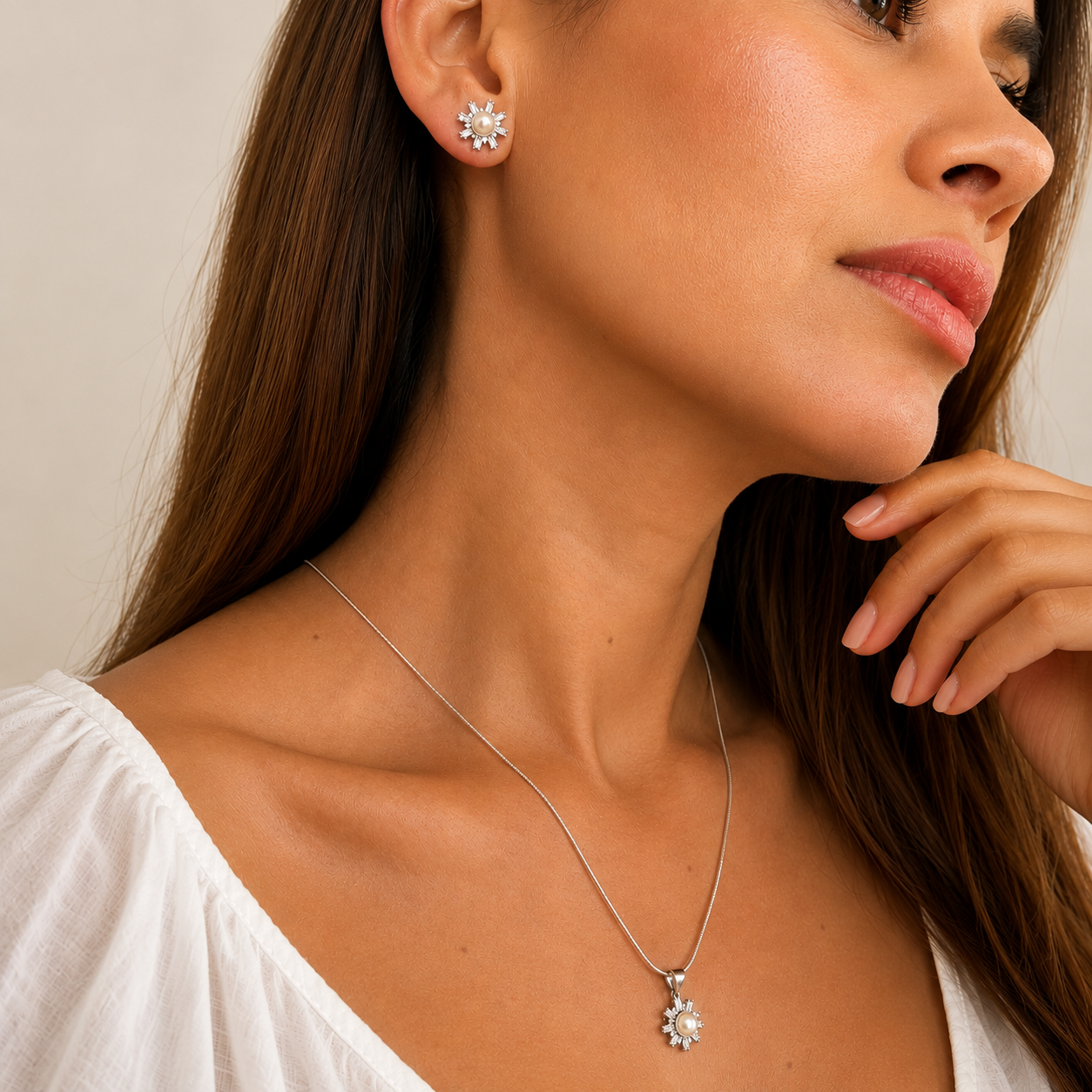 Pendientes Tipo Flor Perla y Cristal Baguette