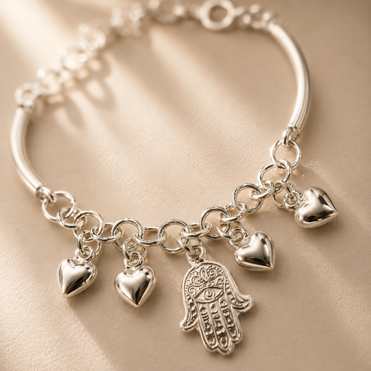 Pulsera  con Corazones y amuleto de plata 950